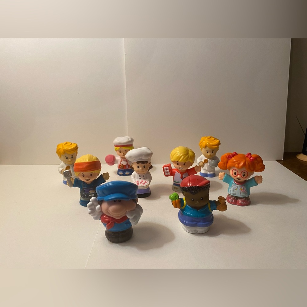 # 31 Fisher-Price Little People cooking/ Baking  Action Figures Set